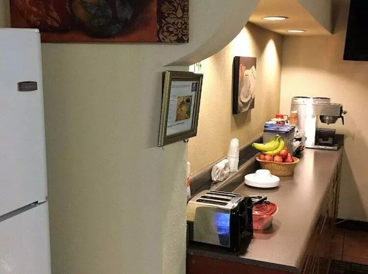 酒店 Americas Best Value Inn & Suites Williamstown