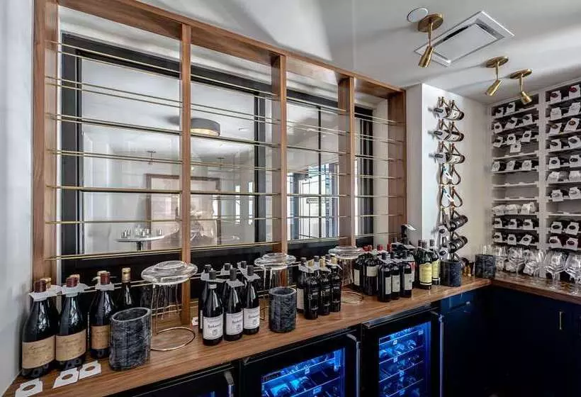 Hotel Fort Des Moines, Curio Collection By Hilton