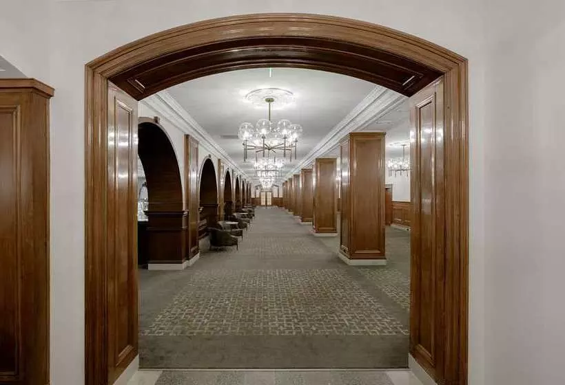 Hotel Fort Des Moines, Curio Collection By Hilton