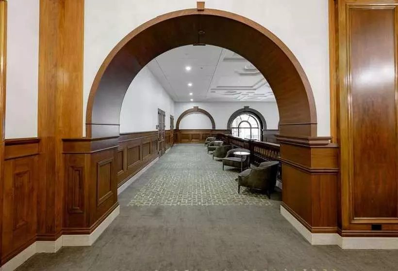 Hotel Fort Des Moines, Curio Collection By Hilton