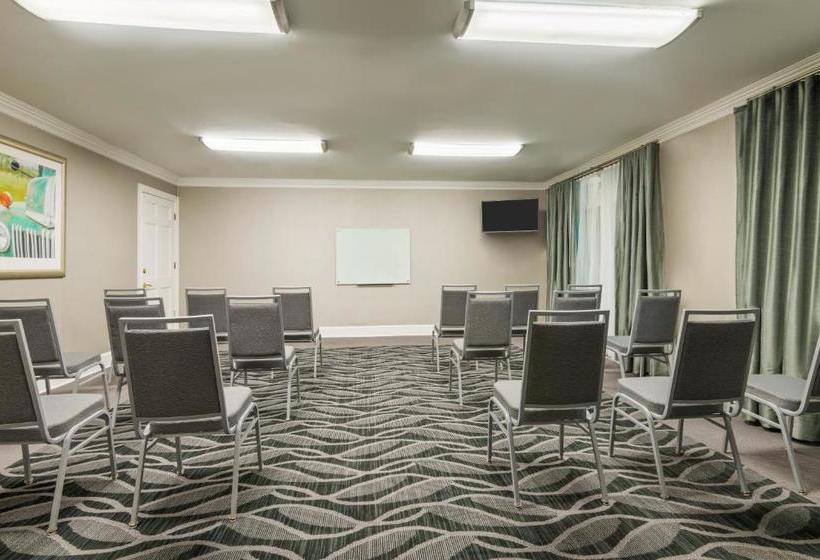 호텔 Homewood Suites By Hilton Charlotte Northuniv Research