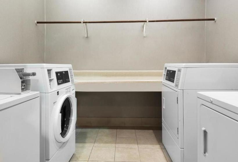 호텔 Homewood Suites By Hilton Charlotte Northuniv Research