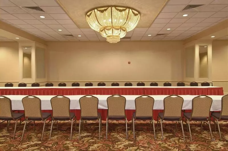 Отель Horseshoe Bossier Casino &