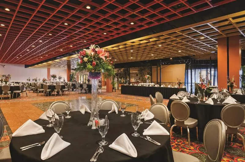 Отель Horseshoe Bossier Casino &