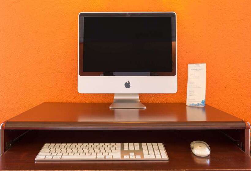 בית מלון כפרי Howard Johnson By Wyndham Williamsburg