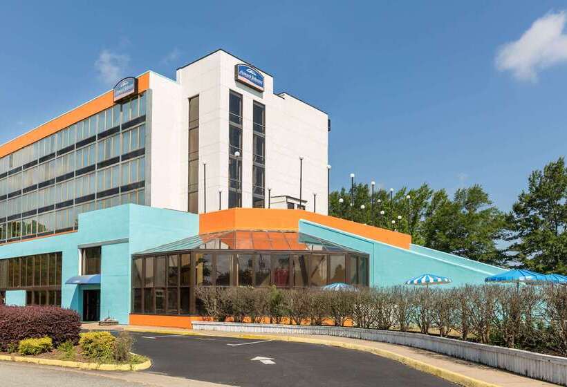 בית מלון כפרי Howard Johnson By Wyndham Williamsburg