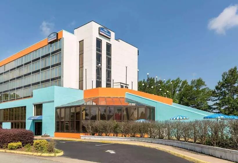 Отель Howard Johnson By Wyndham Williamsburg