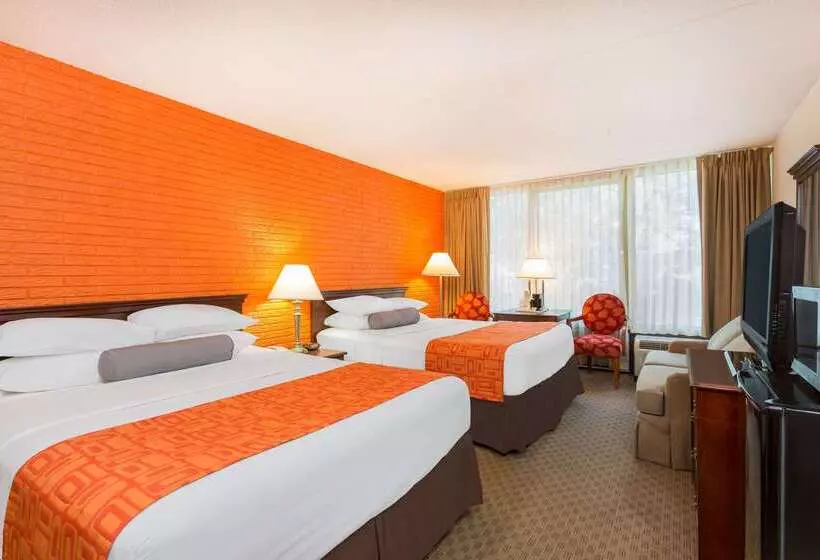 Отель Howard Johnson By Wyndham Williamsburg