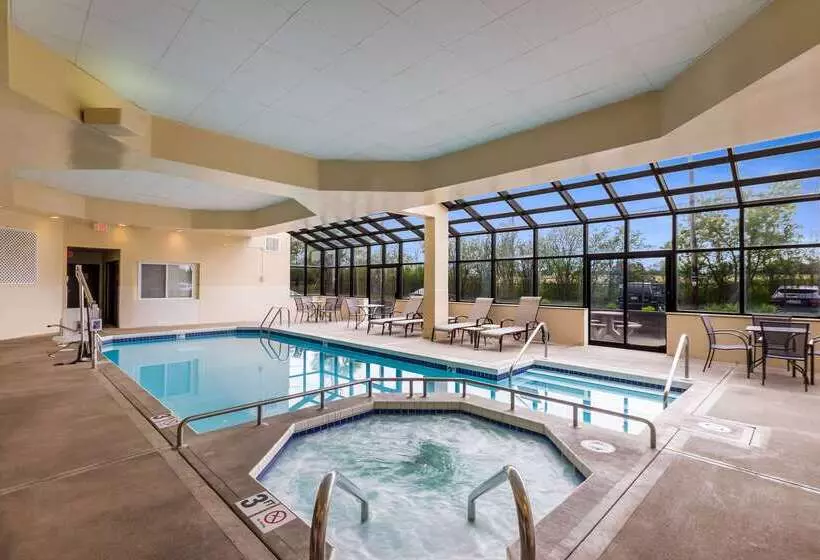 ホテル Quality Suites Milwaukee Airport