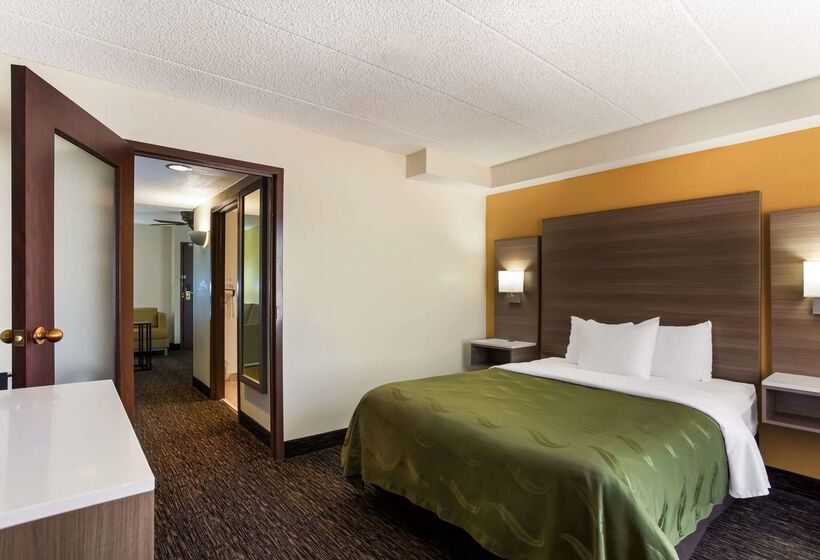 فندق Quality Suites Milwaukee Airport