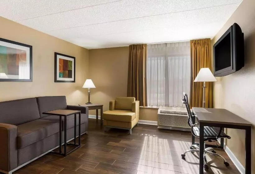 ホテル Quality Suites Milwaukee Airport