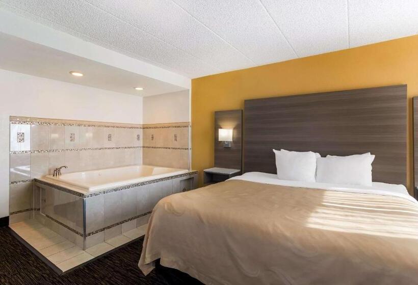 فندق Quality Suites Milwaukee Airport