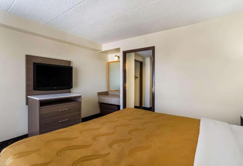 فندق Quality Suites Milwaukee Airport