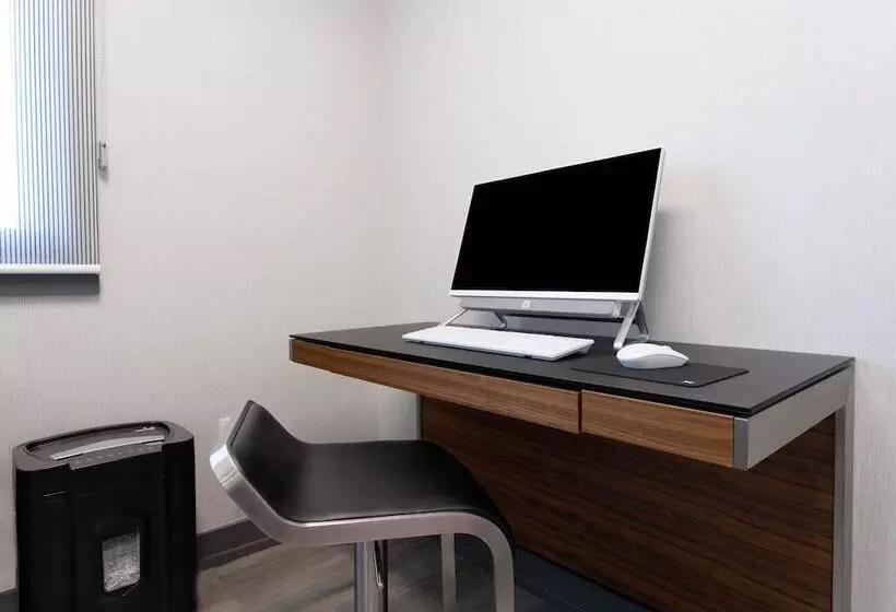 Hotelli Travelodge By Wyndham Elkhart