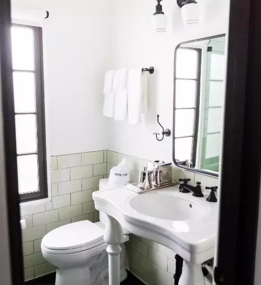 Ingleside Estate Hotel & Bungalows  Adults Only