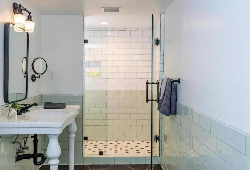 Ingleside Estate Hotel & Bungalows  Adults Only