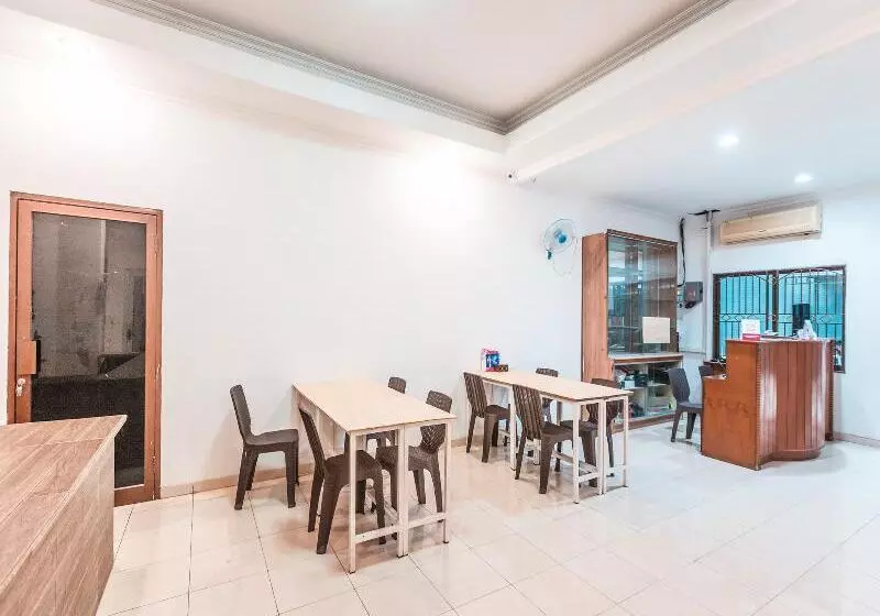 Hotelli Oyo 2034 Eden Guest House