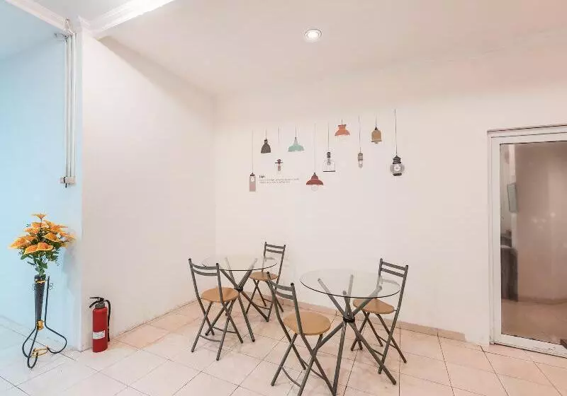 Hotelli Oyo 2034 Eden Guest House