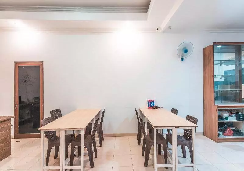 Hotelli Oyo 2034 Eden Guest House