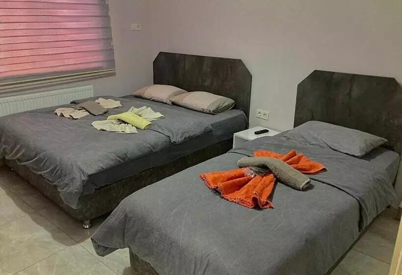 Teki̇nler Otel