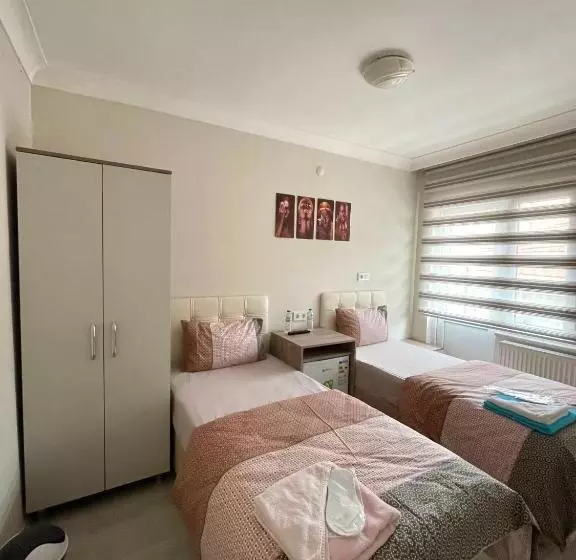 Teki̇nler Otel