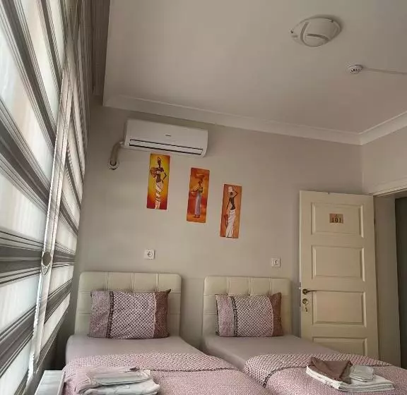 Teki̇nler Otel