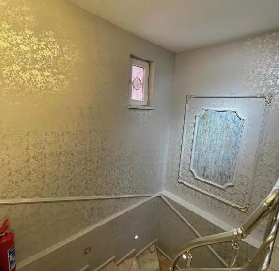 Teki̇nler Otel
