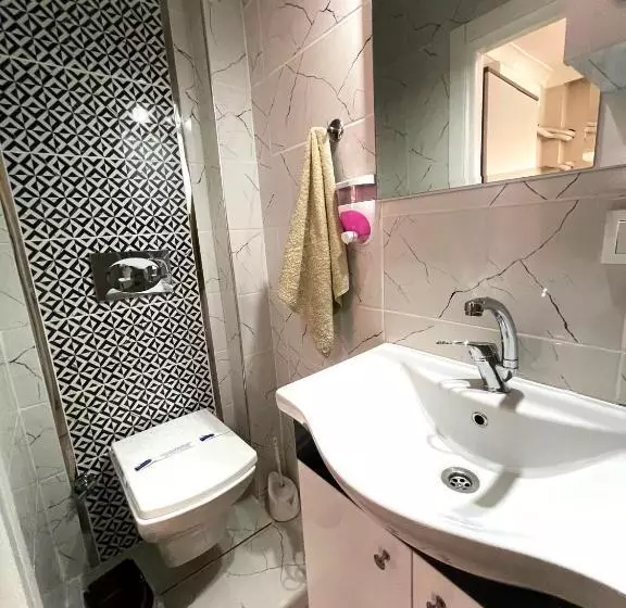 Teki̇nler Otel