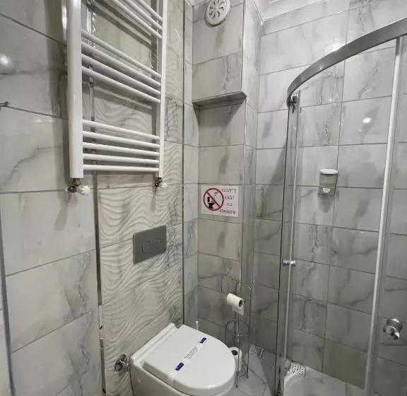 Teki̇nler Otel