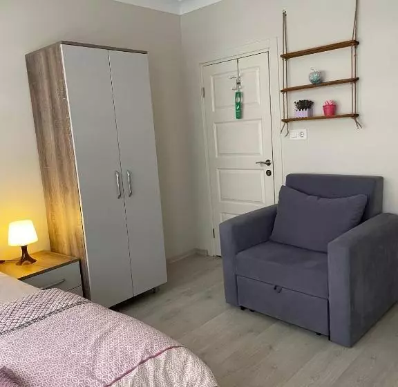 Teki̇nler Otel