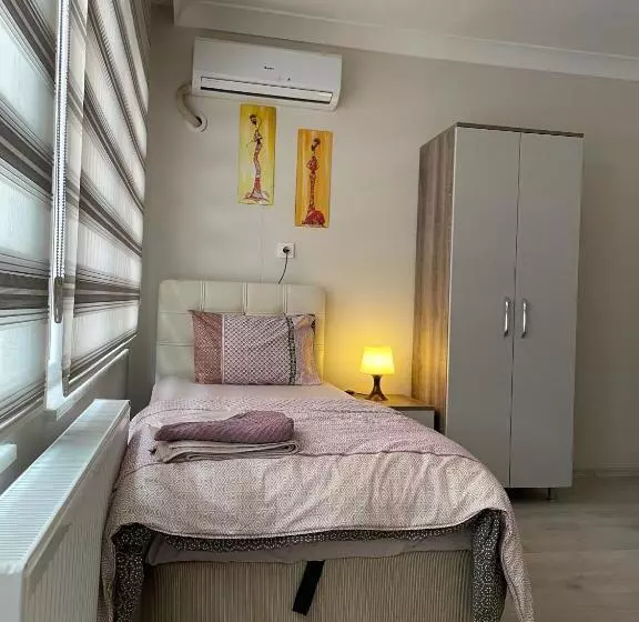 Teki̇nler Otel