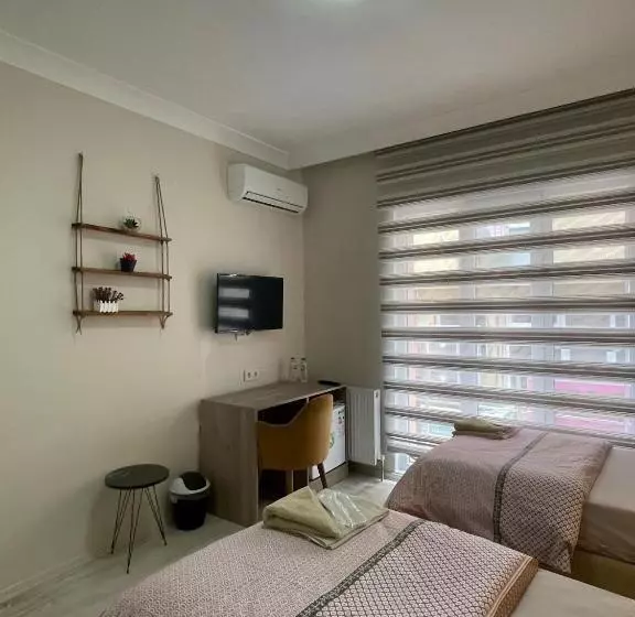 Teki̇nler Otel