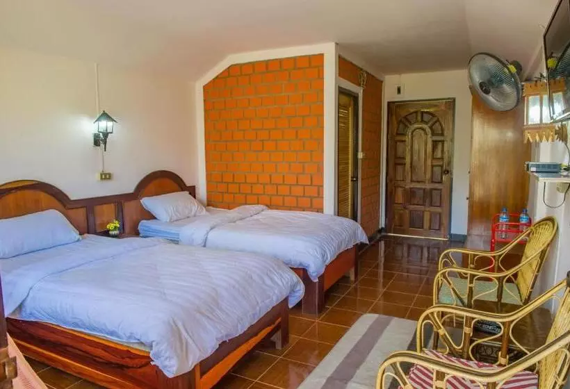 เลาลีฮิลล์รีสอร์ท Laulee Hill Resort