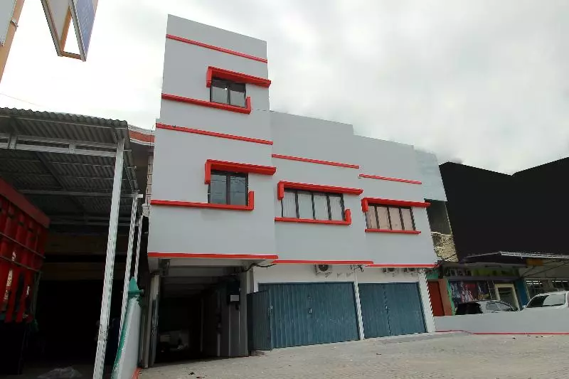 هتل Oyo 1678 Jati Exclusive Residence