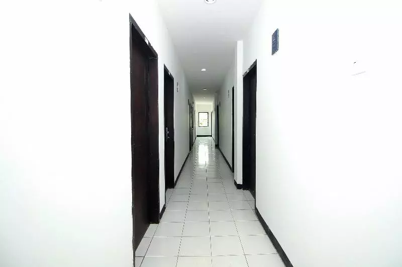 هتل Oyo 1678 Jati Exclusive Residence