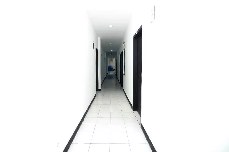 هتل Oyo 1678 Jati Exclusive Residence