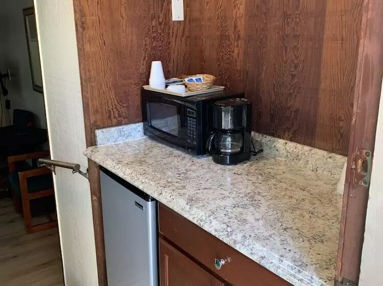 Hotelli Alta Sierra Village Inn