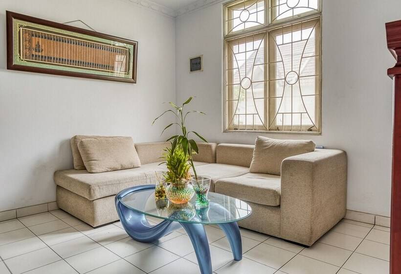 Reddoorz Hostel @ Feliz Noche Cengkareng