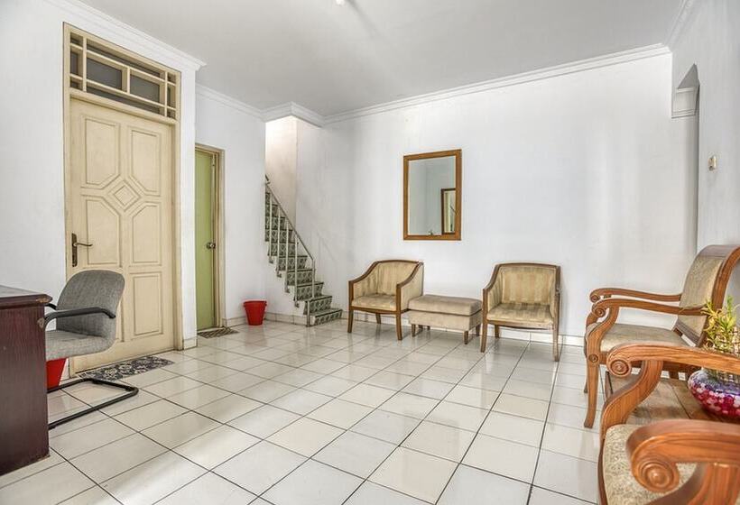 Reddoorz Hostel @ Feliz Noche Cengkareng