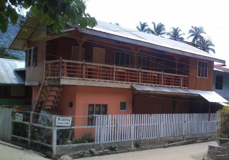 فندق Mochileros Guesthouse