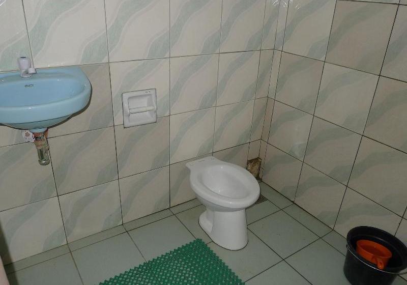 فندق Mochileros Guesthouse