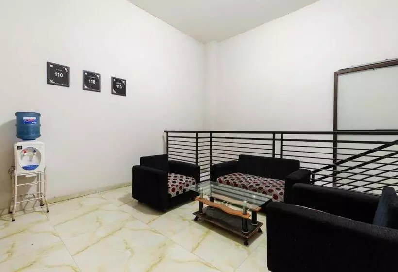 ホテル Oyo 1102 Griya Aisyah Syariah 1