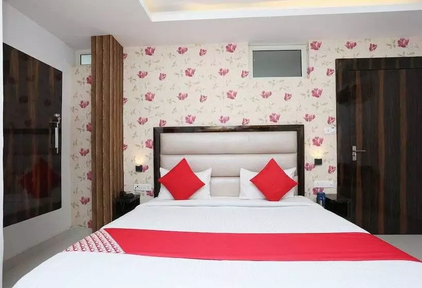 ホテル The Marvellous By Oyo Rooms