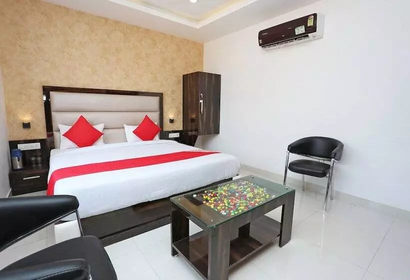 ホテル The Marvellous By Oyo Rooms