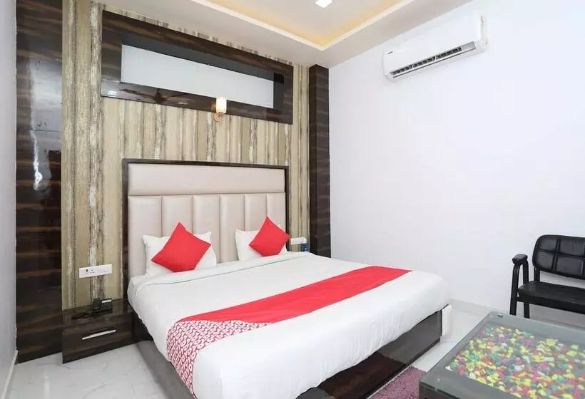 ホテル The Marvellous By Oyo Rooms