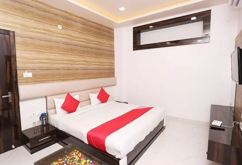 ホテル The Marvellous By Oyo Rooms