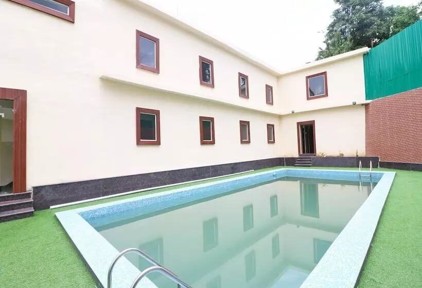 ホテル Vaikunth Resort By Oyo Rooms