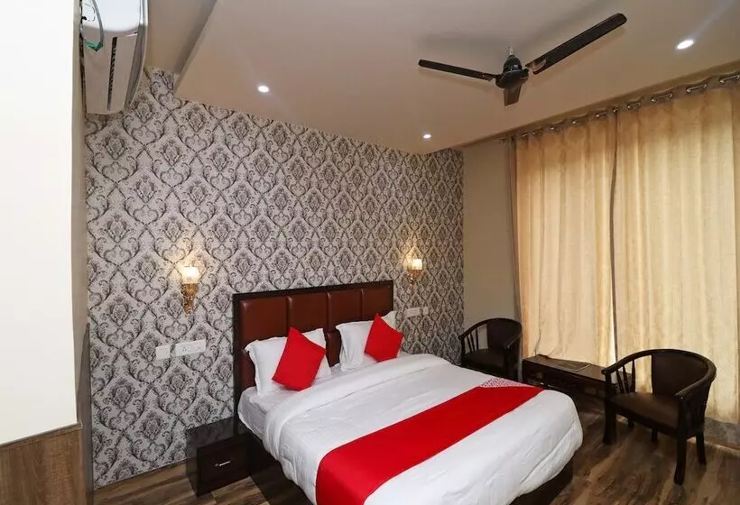 ホテル Vaikunth Resort By Oyo Rooms