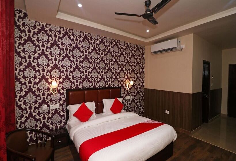 هتل Vaikunth Resort By Oyo Rooms