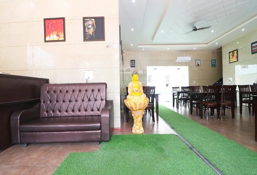 هتل Vaikunth Resort By Oyo Rooms